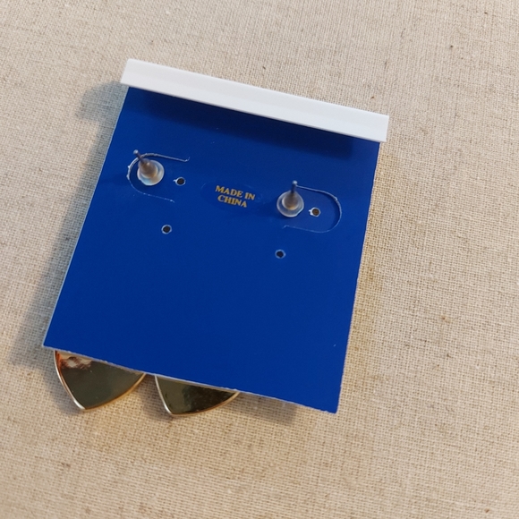 Earrings - Picture 7 of 8